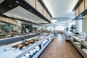 2 restaurants, breakfast, lunch, dinner served; Japanese cuisine