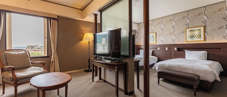 Junior Room (Suite) | Premium bedding, down comforters, in-room safe, desk