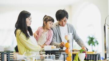 Bữa sáng buffet hàng ngày với phụ phí nhỏ