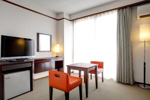 Premium bedding, down comforters, desk, iron/ironing board - Hotel Resonex Naha (Naha)