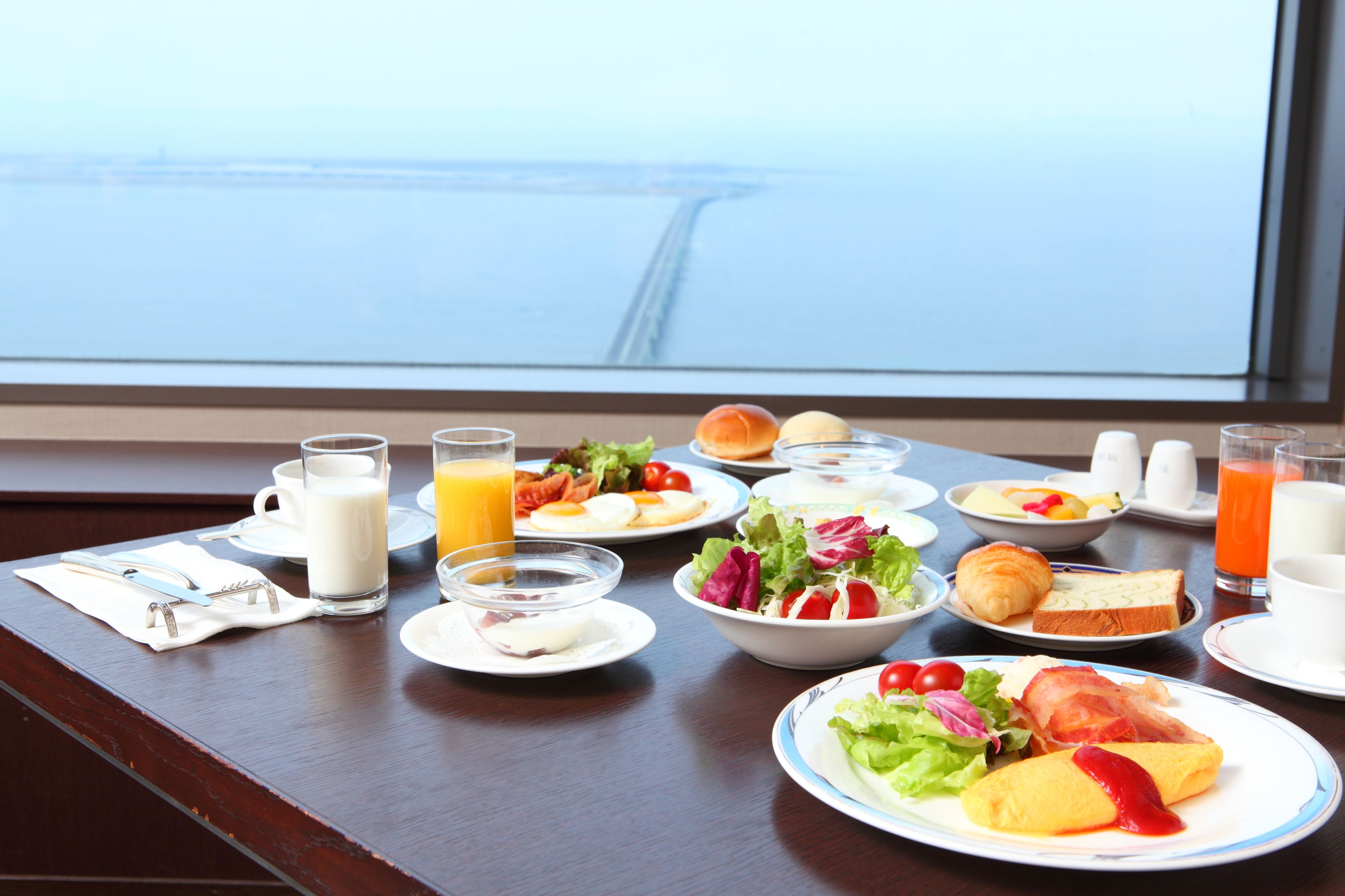 5 restaurants, breakfast, lunch, dinner served; French cuisine