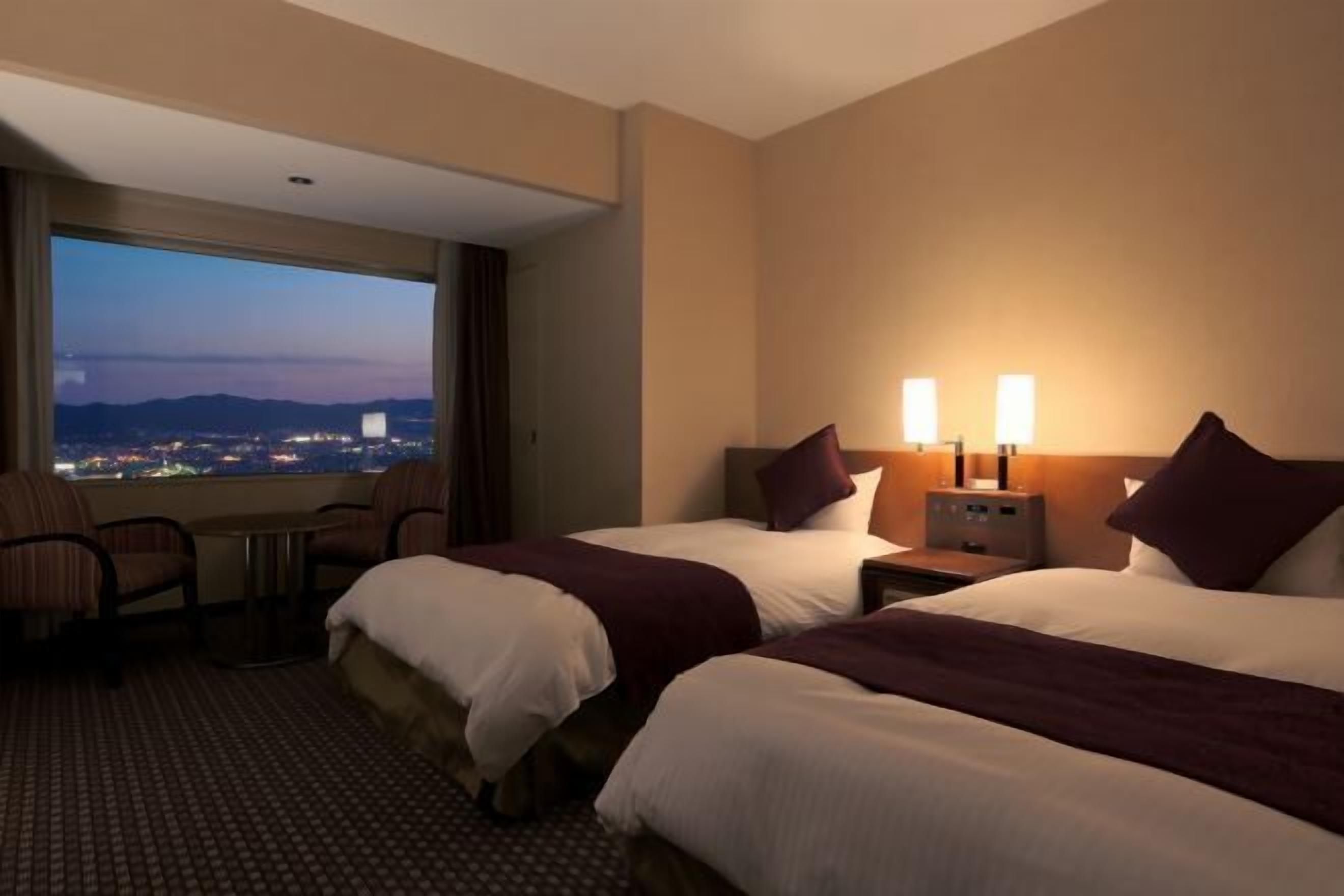 Daunenbettdecken, Zimmersafe, Verdunkelungsvorhänge