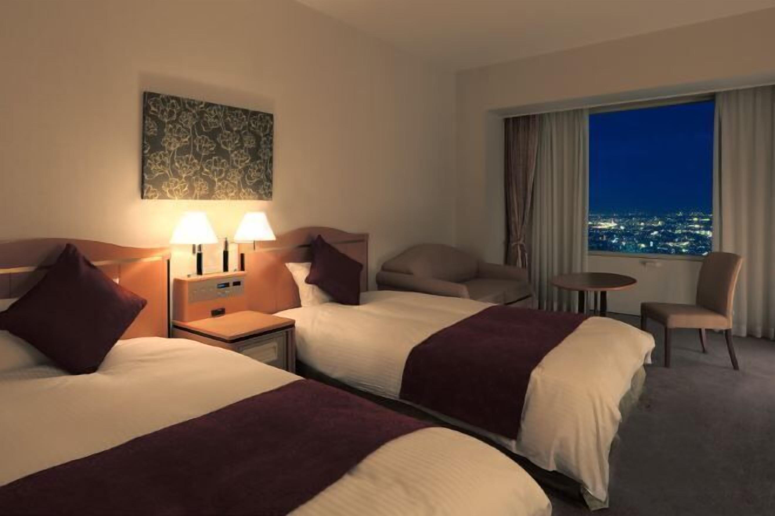 Daunenbettdecken, Zimmersafe, Verdunkelungsvorhänge