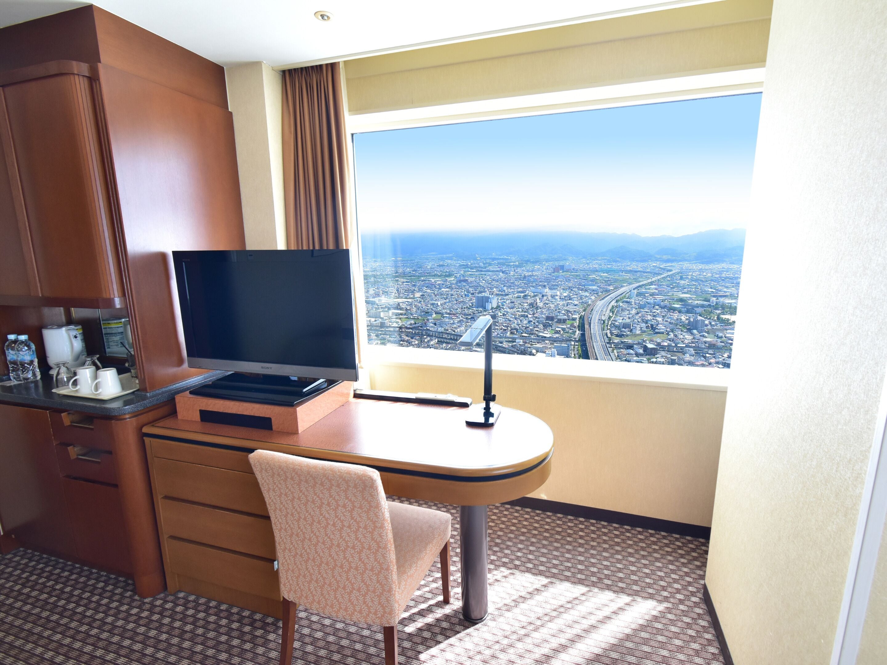 高级双床房, 无烟房, 转角 | 羽绒被、客房内保险箱、遮光窗帘、熨斗/熨板