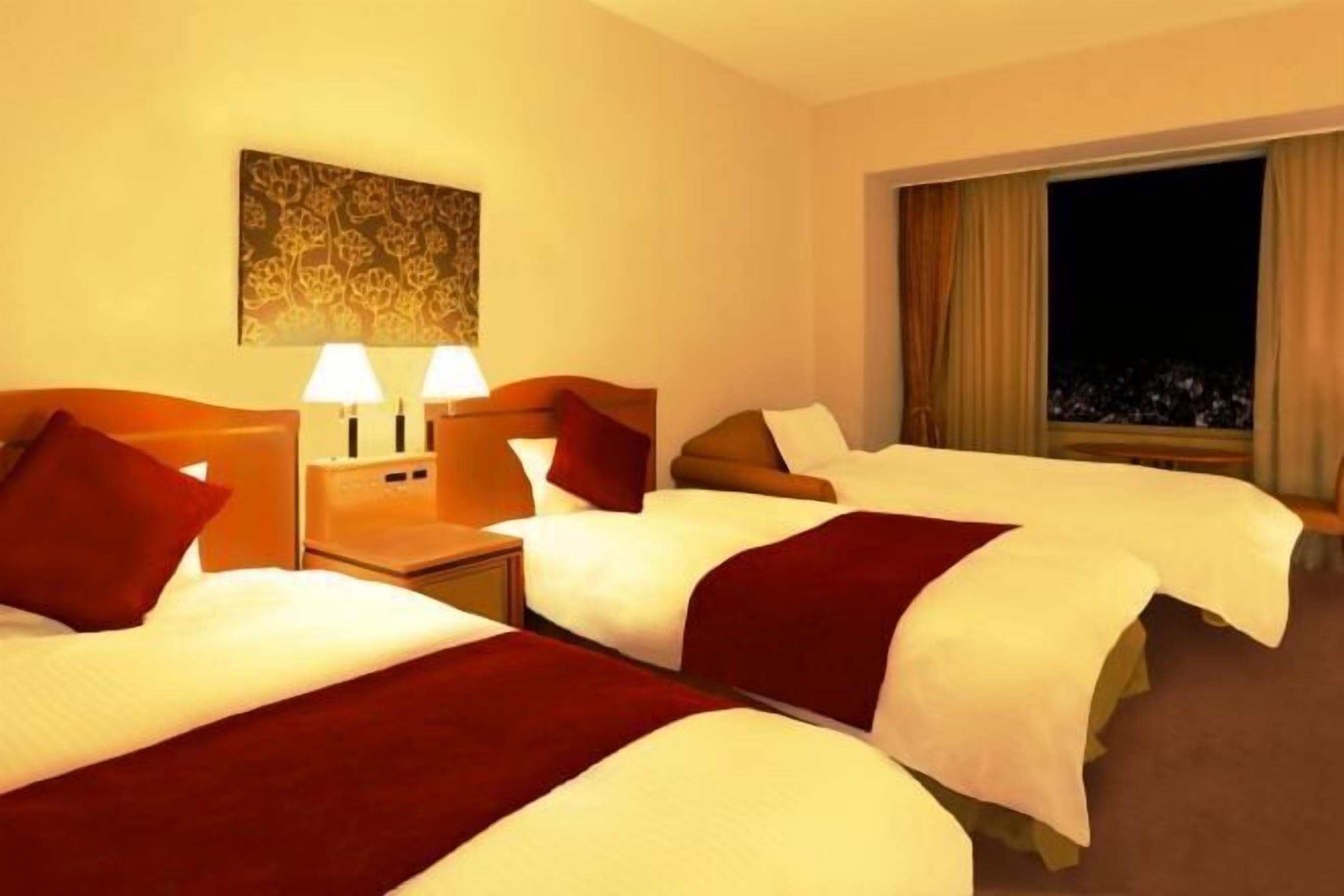 Daunenbettdecken, Zimmersafe, Verdunkelungsvorhänge