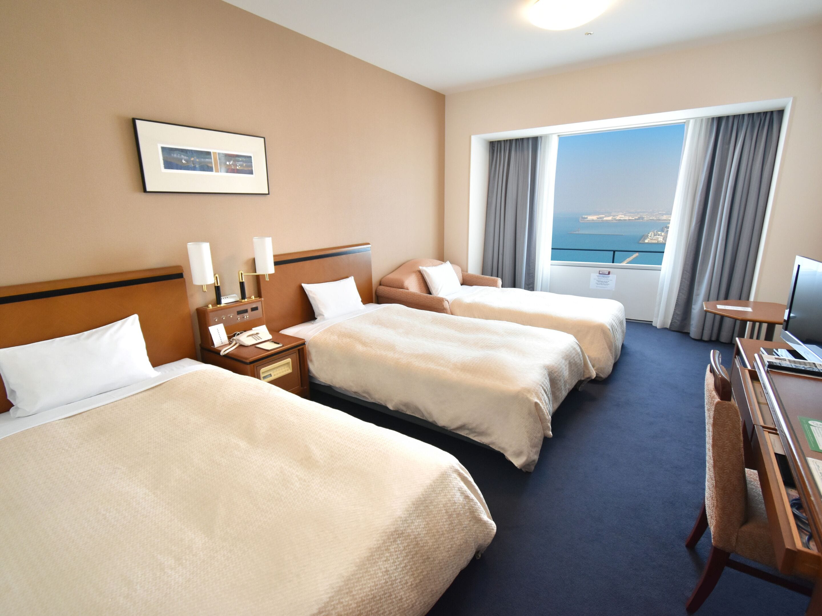 Daunenbettdecken, Zimmersafe, Verdunkelungsvorhänge