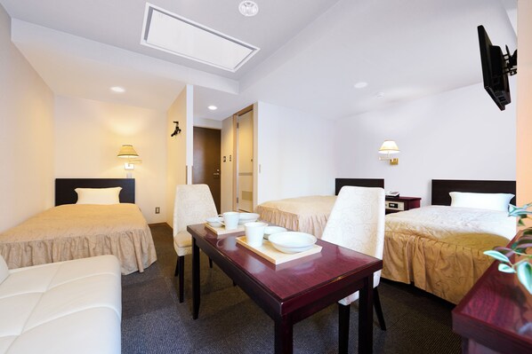 Triple Room, Non Smoking | 1 bedroom, free WiFi, bed sheets