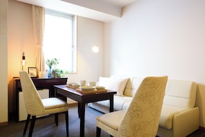 Triple Room, Non Smoking | 1 bedroom, free WiFi, bed sheets