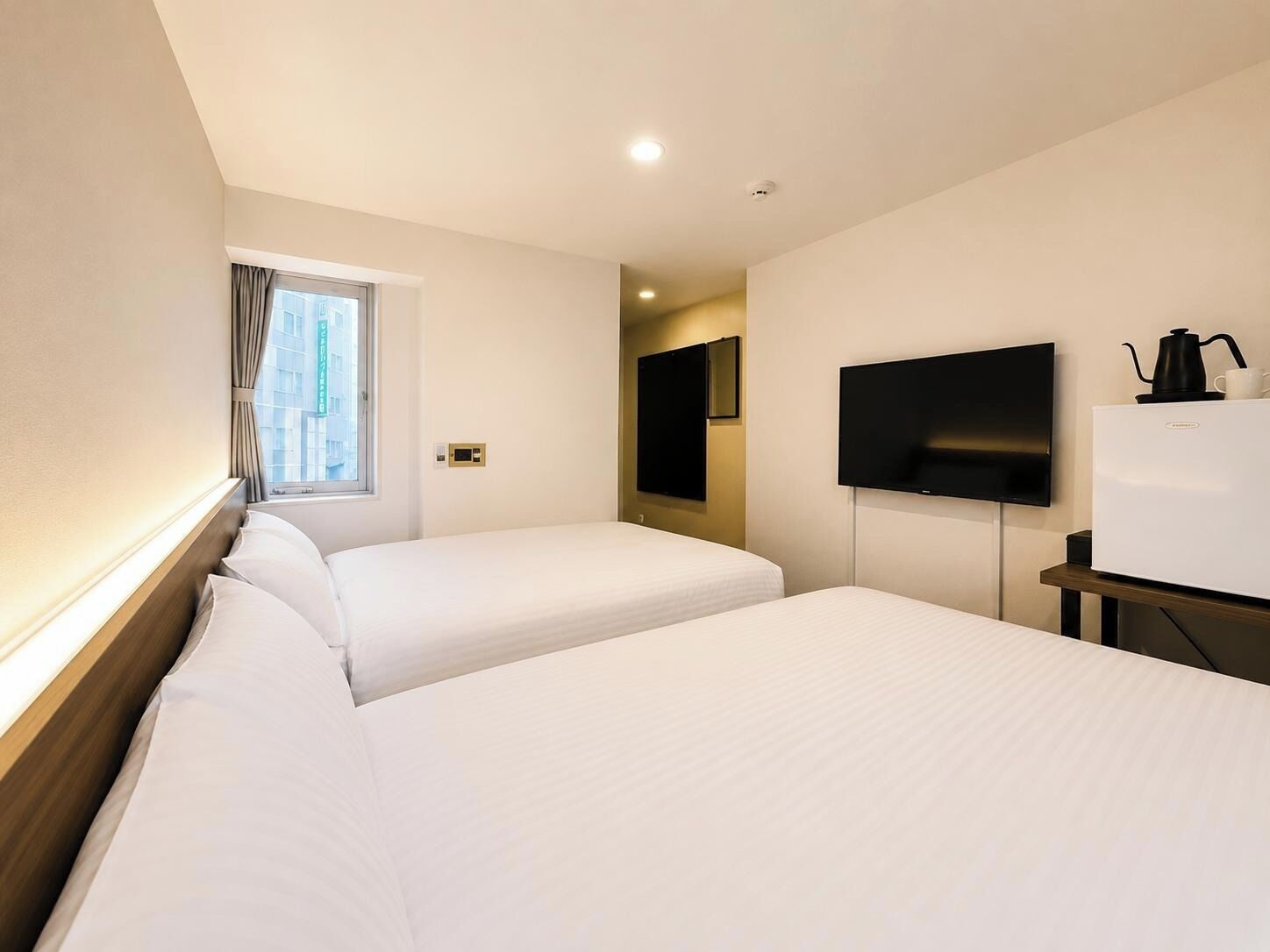 Free WiFi, bed sheets