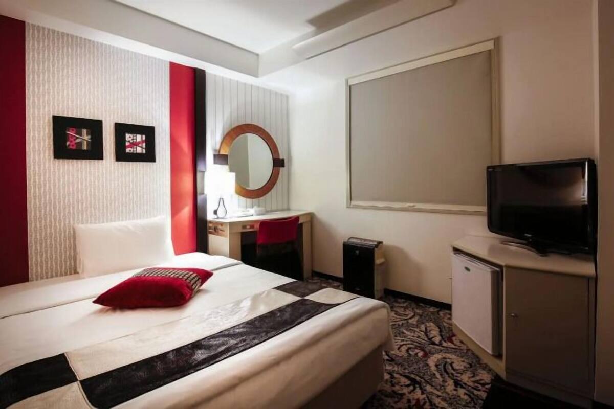 Daunenbettdecken, Schreibtisch, Verdunkelungsvorhänge