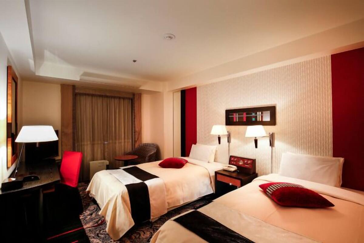 Daunenbettdecken, Schreibtisch, Verdunkelungsvorhänge