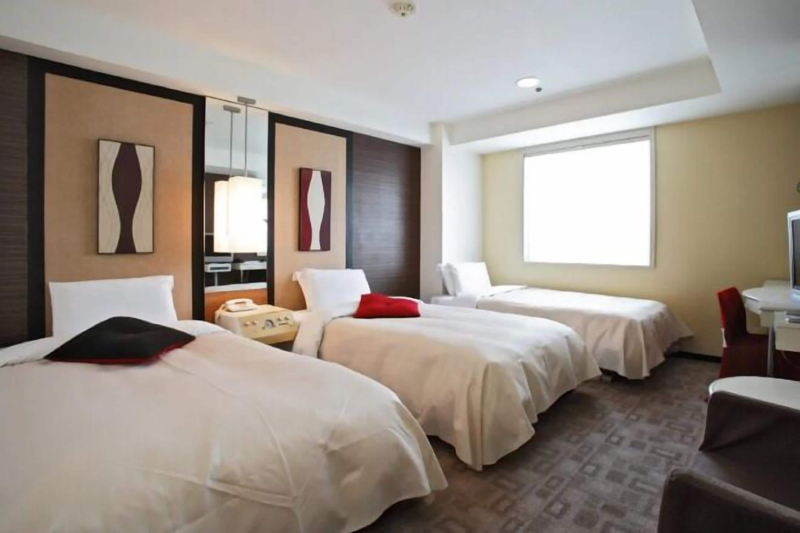 Daunenbettdecken, Schreibtisch, Verdunkelungsvorhänge