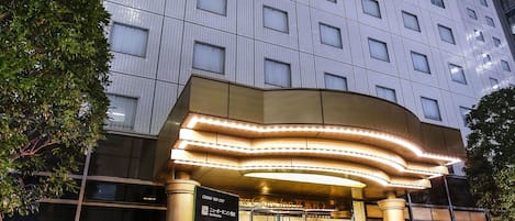 Fasade – kveld/natt