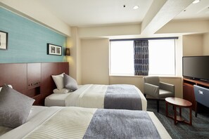 In-room safe, iron/ironing board, free WiFi, bed sheets - Hotel MyStays Yokohama (Yokohama)