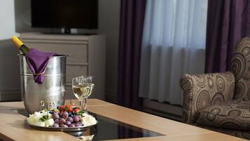 Superior Junior Suite with bath | Living area | LCD TV