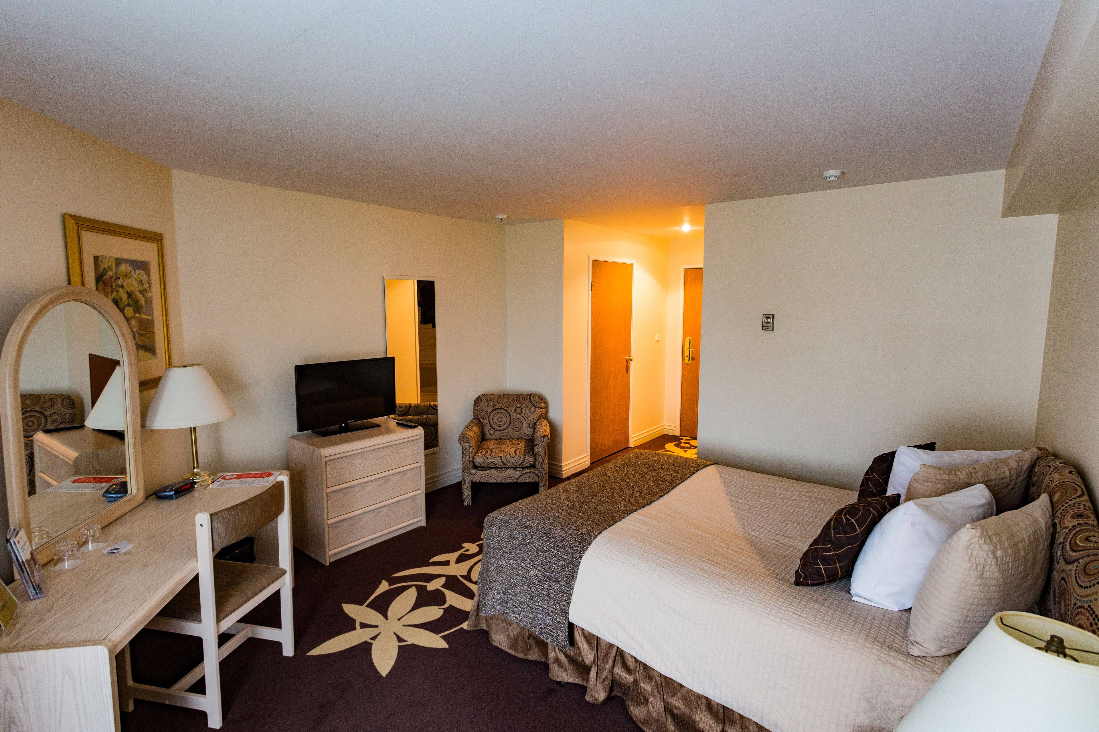 standard double room with shower | in-room safe, desk, blackout curtains, iron/ironing board