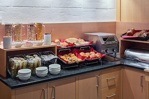 Daily buffet breakfast for a fee - City Hotel (Luxembourg City)