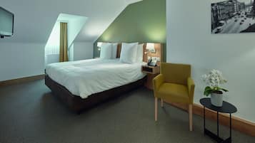 Superior Double Room, 1 Queen Bed | Premium bedding, in-room safe, desk, blackout drapes