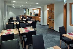 Frokostbuffé hver dag (EUR 20 per person)