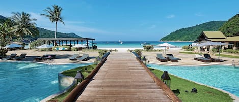 Spiaggia privata, cabine da spiaggia gratuite, lettini da mare