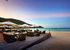 Beach bar - The Taaras Beach & Spa Resort (Redang Island)