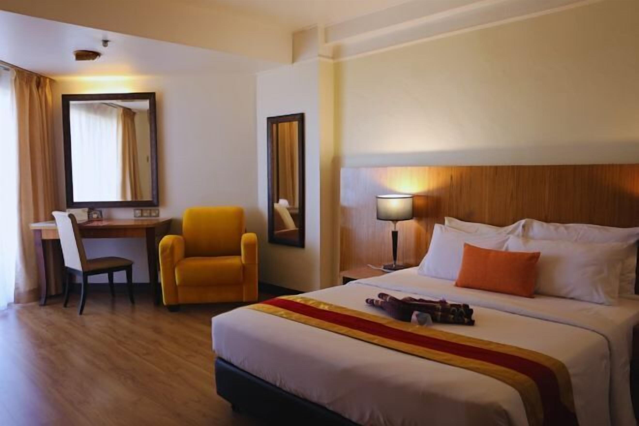 Minibar, in-room safe, iron/ironing board, free WiFi