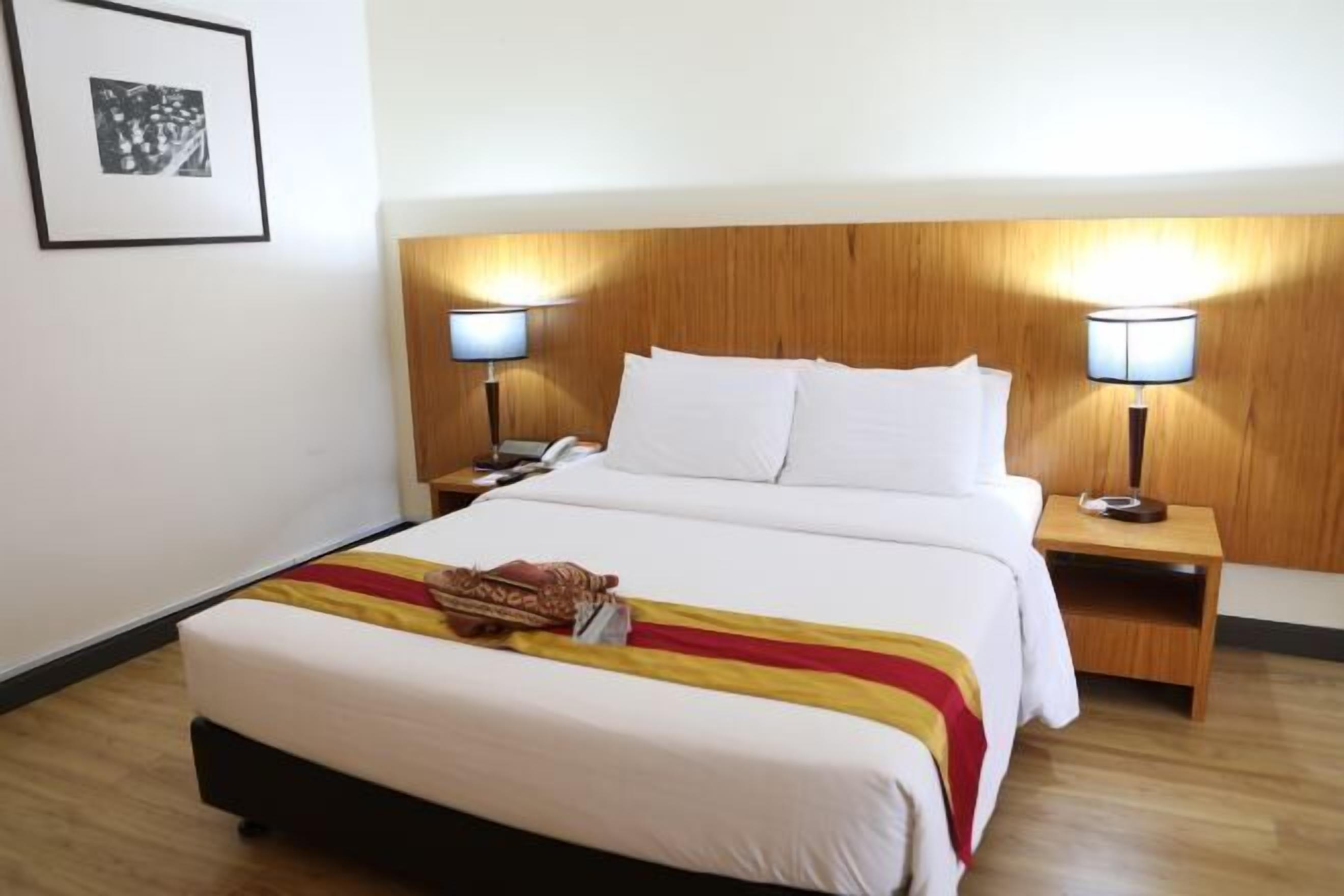 Minibar, in-room safe, iron/ironing board, free WiFi