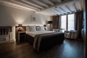 Habitación Deluxe (Grandlit) | Sábanas de algodón egipcio, ropa de cama de alta calidad y minibar