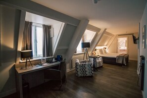 Suite | Egyptian cotton sheets, premium bedding, minibar, in-room safe