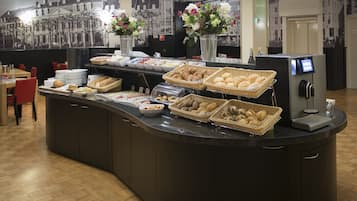 Daily buffet breakfast (EUR 18.25 per person)