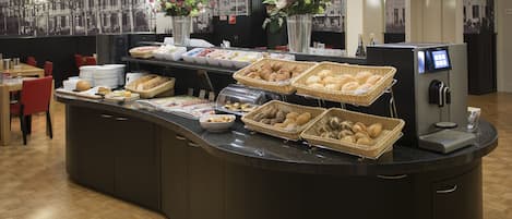 Daily buffet breakfast (EUR 18.25 per person)