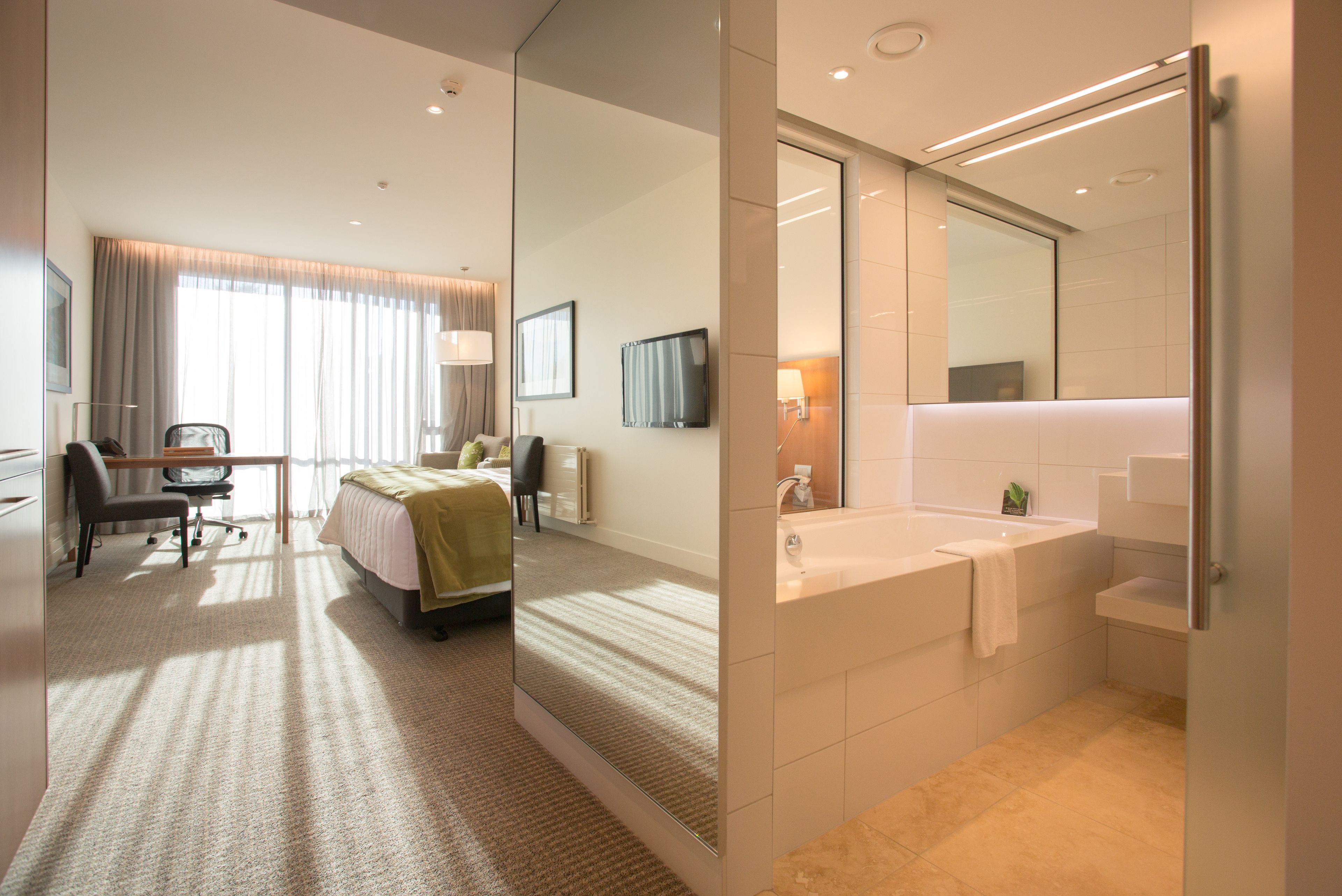 business room, 1 king bed | premium bedding, minibar, in-room safe, desk