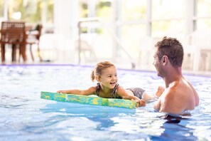 Indoor pool - Commodore Airport Hotel (Christchurch)
