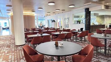 Daily buffet breakfast (NOK 200 per person)