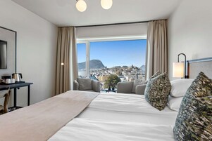 Habitación superior con 2 camas individuales | Cunas gratuitas, wifi gratis, ropa de cama