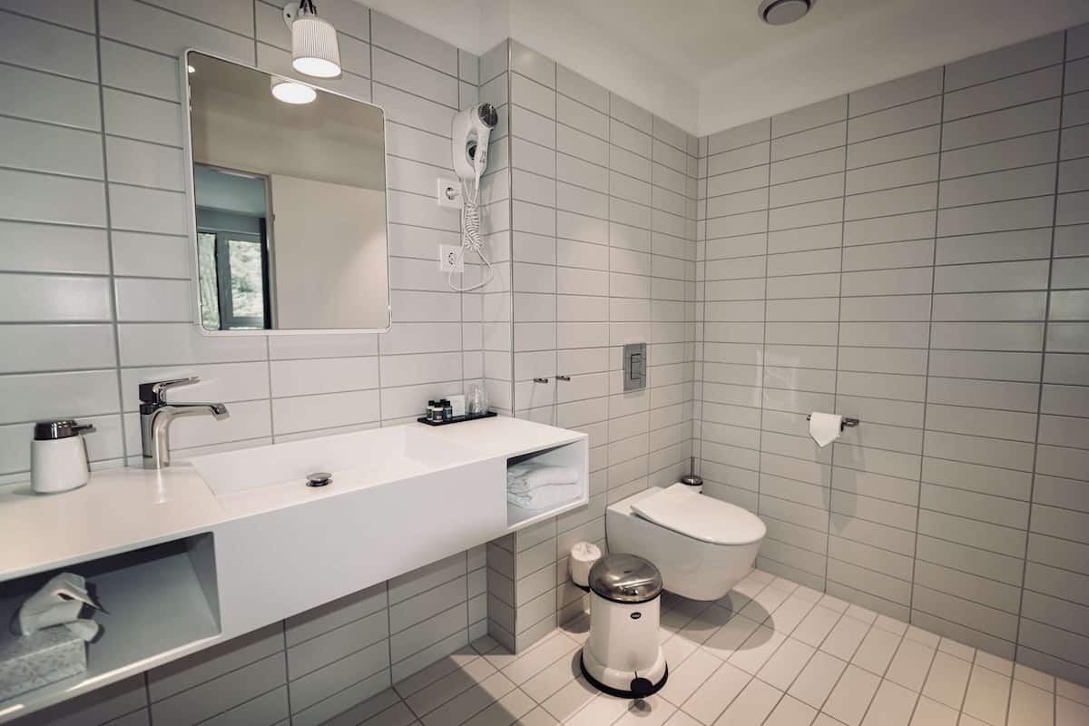 junior double room | bathroom | hair dryer, towels