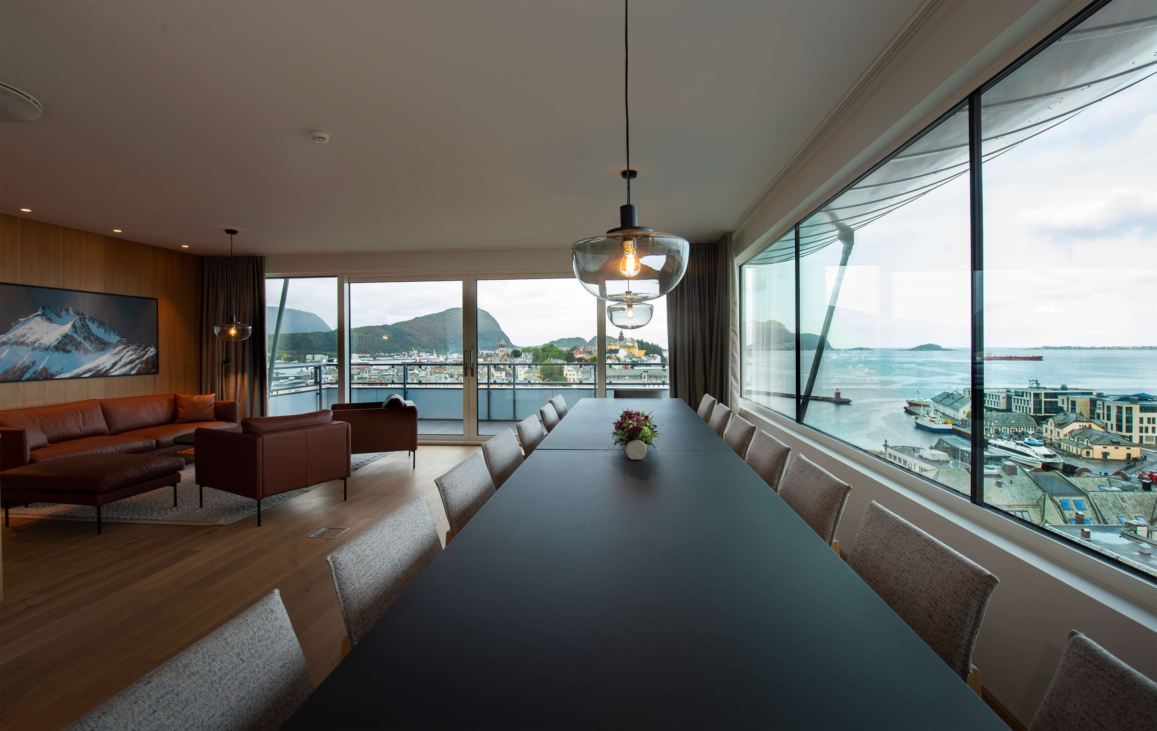 presidential suite | free cots/infant beds, free wifi, bed sheets