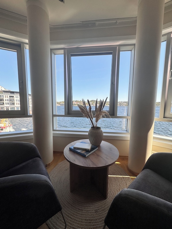 Deluxe Room, 1 Double Bed, Non Smoking | Minibar, desk, laptop workspace, iron/ironing board