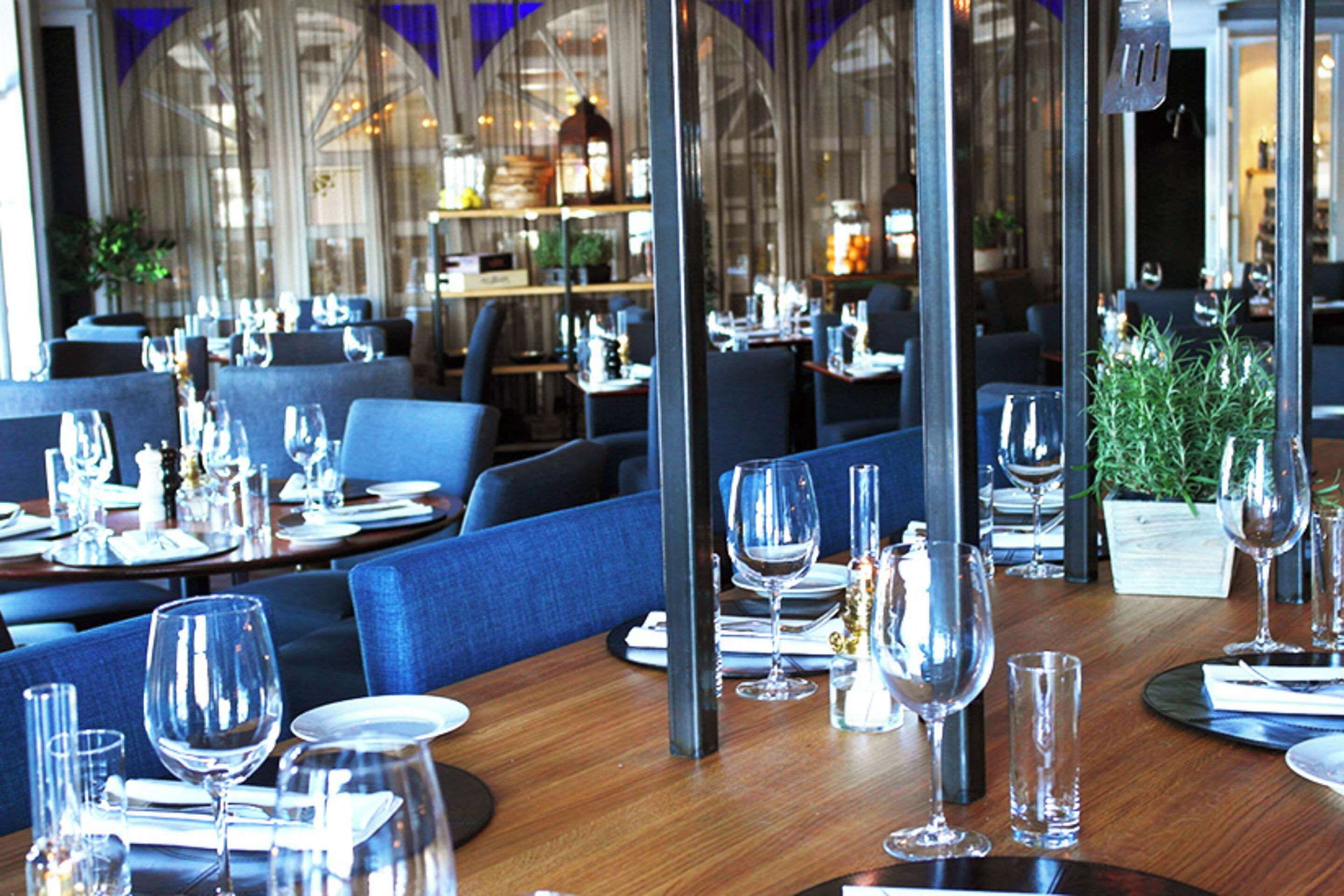 Phục vụ bữa trưa, bữa tối, món ăn kiểu Mỹ, nhìn ra biển 