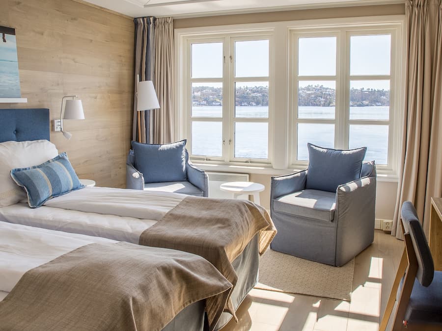 Bar mini, meja, ruang kerja komputer riba, seterika/papan seterika