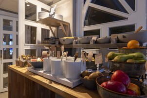 Free daily buffet breakfast