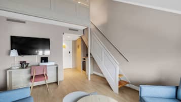 Habitación familiar, no fumadores | Minibar, escritorio, espacio para trabajar con un portátil