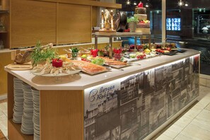Daily buffet breakfast (NOK 200 per person)