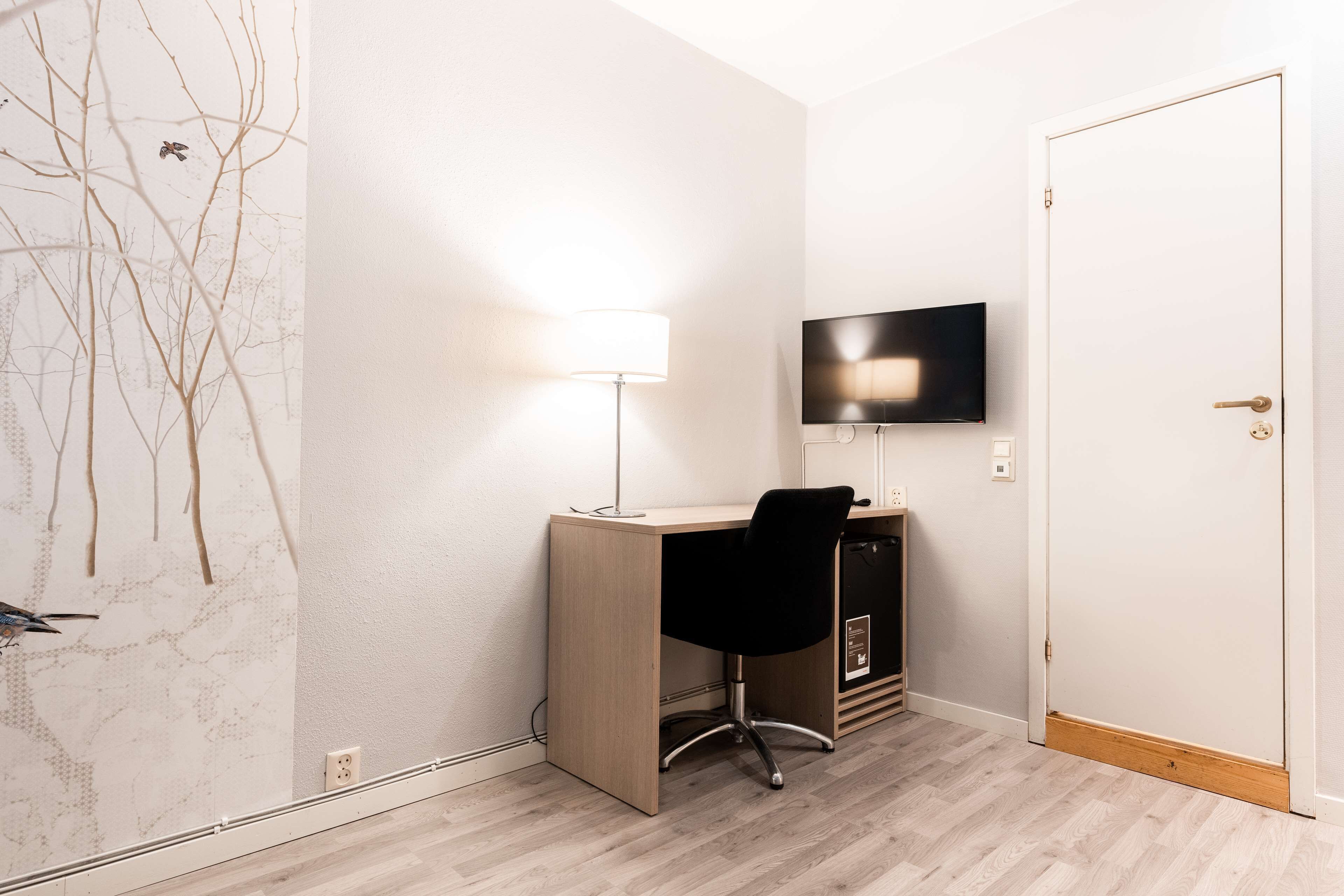 standard room, 1 queen bed | desk, free cots/infant beds, free wifi, bed sheets