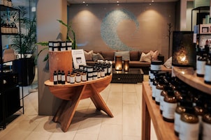 Couples treatment rooms, sauna, hot tub, steam room, body treatments