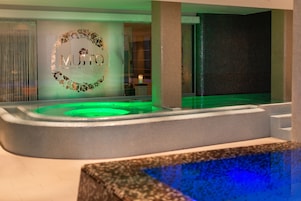 Indoor spa tub