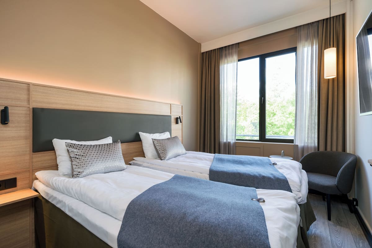 Hochwertige Bettwaren, Pillowtop-Betten, Schreibtisch