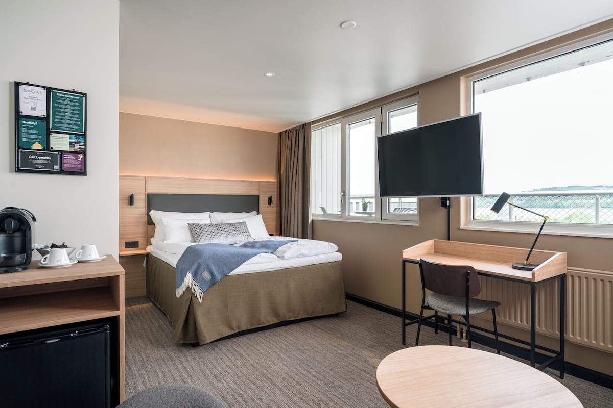 Hochwertige Bettwaren, Pillowtop-Betten, Schreibtisch