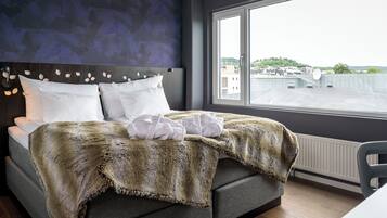 Suite, 1 Double Bed, Non Smoking | Premium bedding, pillowtop beds, desk, blackout drapes