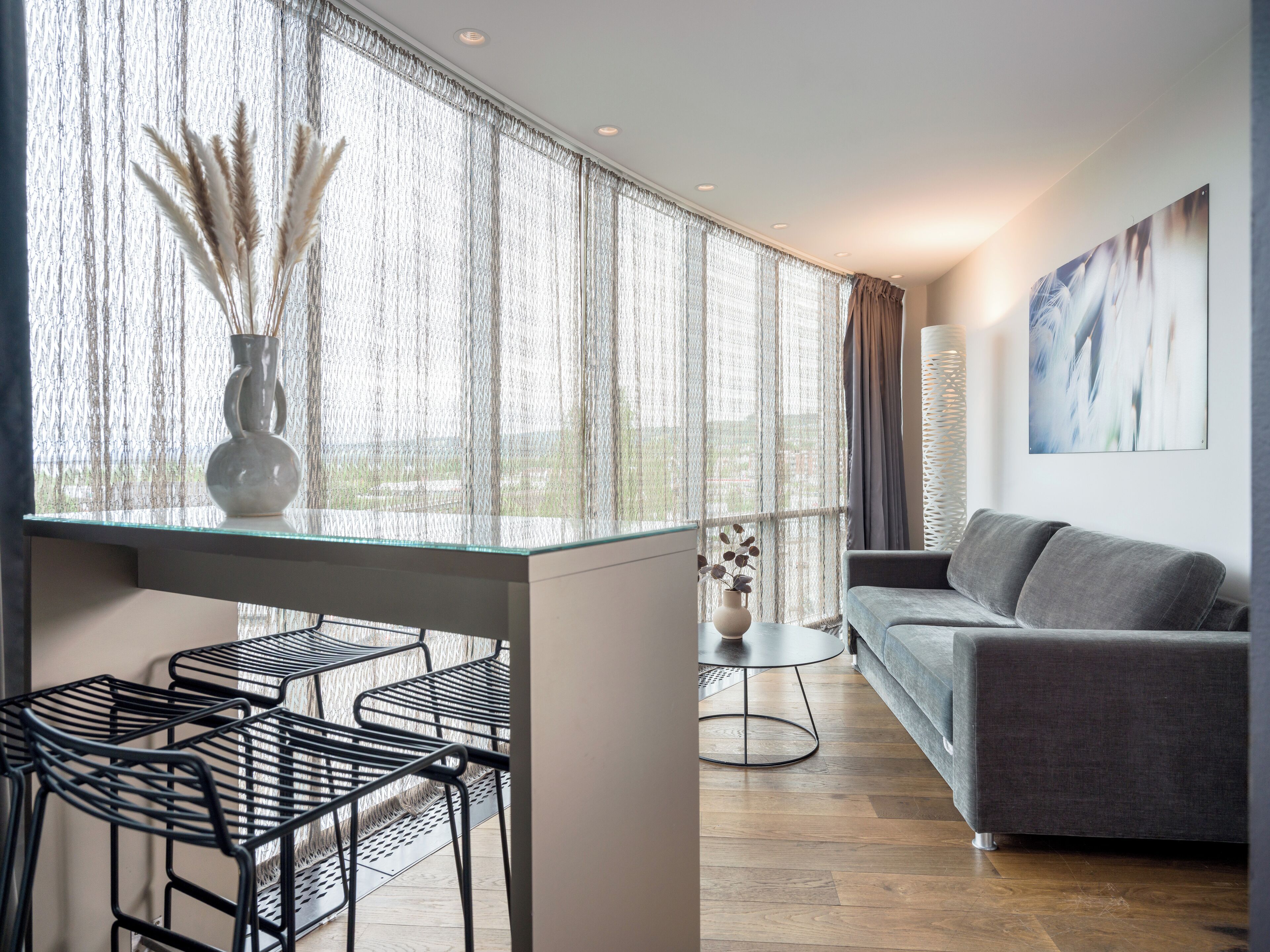 suite, 1 double bed, non smoking | living area | flat-screen tv